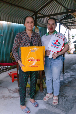 tang qua tri an khach hang 2024 25